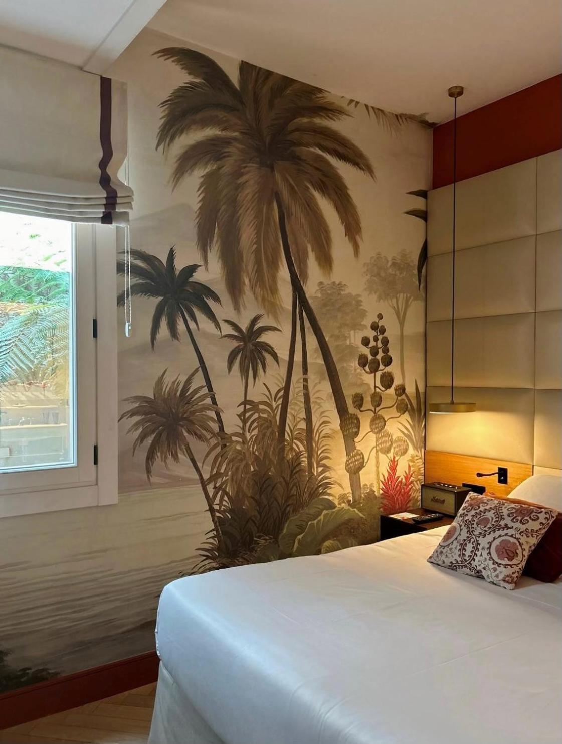 Hotel De Silhouette 4*